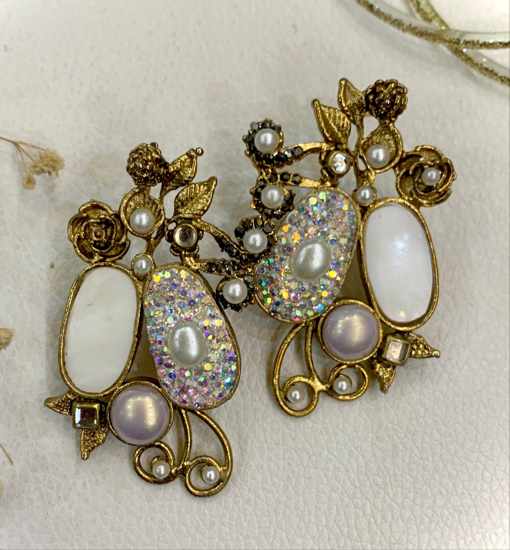 Jawahir Shimmering Star Earrings - ER-72