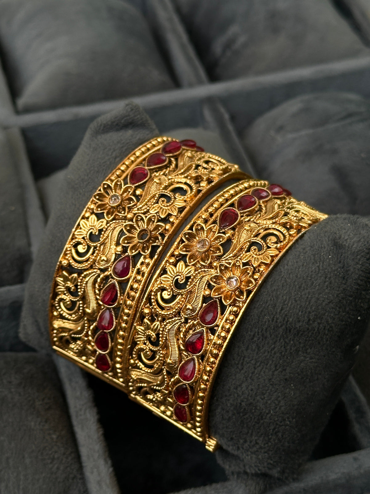 Dur e Husun Pearl Golden Bangles Chi-50